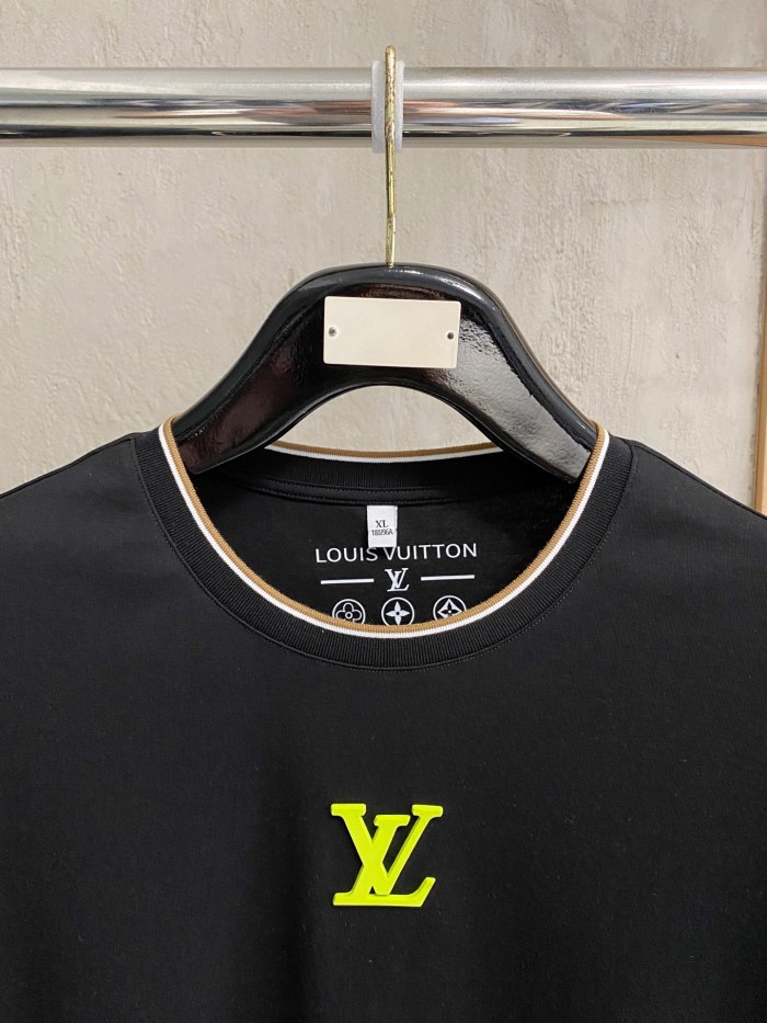最安値挑戦 2026 ルイヴィトン 新作 半袖Tシャツ コピー