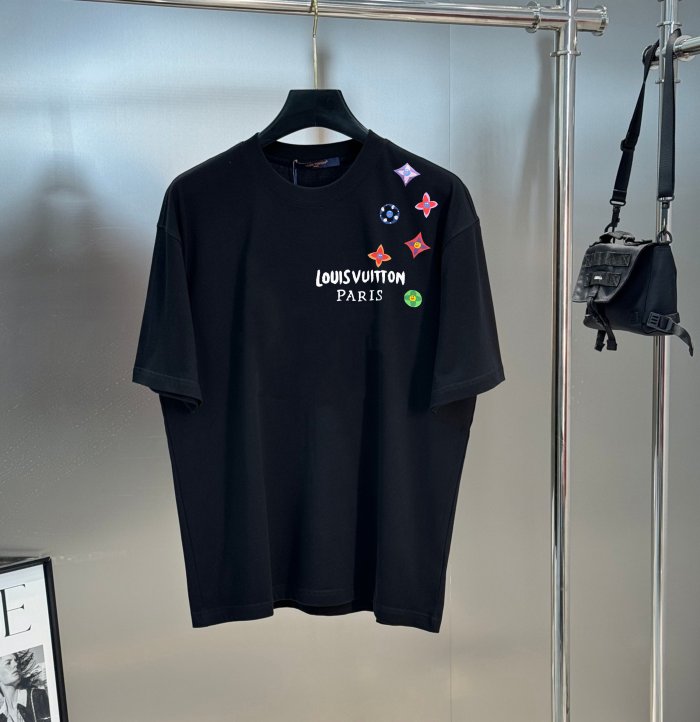 世界中で大人気♪ 2026 ルイヴィトン 新作 半袖Tシャツ スーパーコピー
