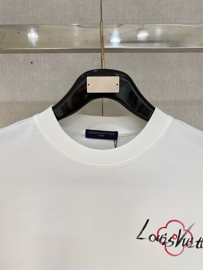超希少！2026 ルイヴィトン 新作 半袖Tシャツ 偽物