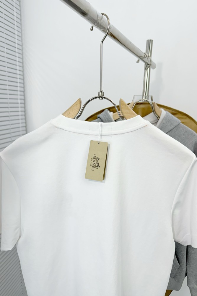 注目アイテム☆  2026 エルメス 新作 半袖Tシャツ 偽物