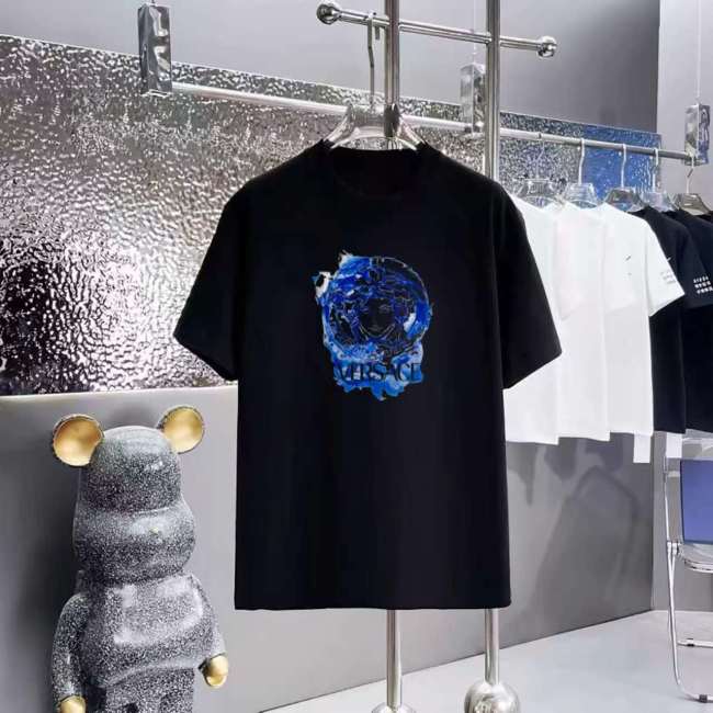 一目惚れ♪ 2026 ヴェルサーチェ 新作 半袖Tシャツ 偽物