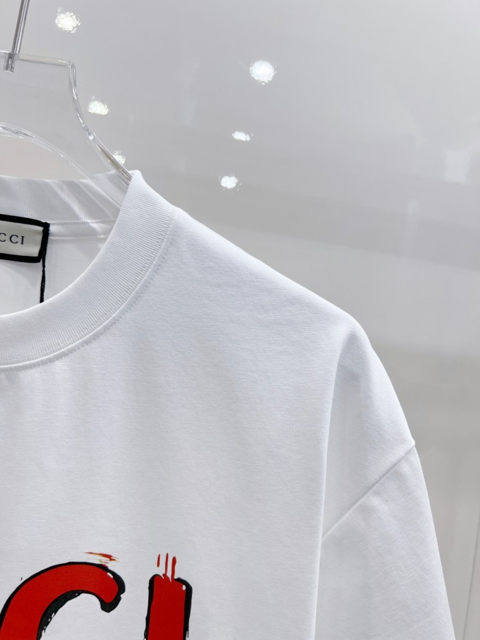 日本未入荷 2026 グッチ 新作 半袖Tシャツ 偽物
