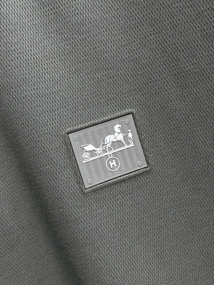争奪戦 2026 エルメス 新作 半袖Tシャツ コピー