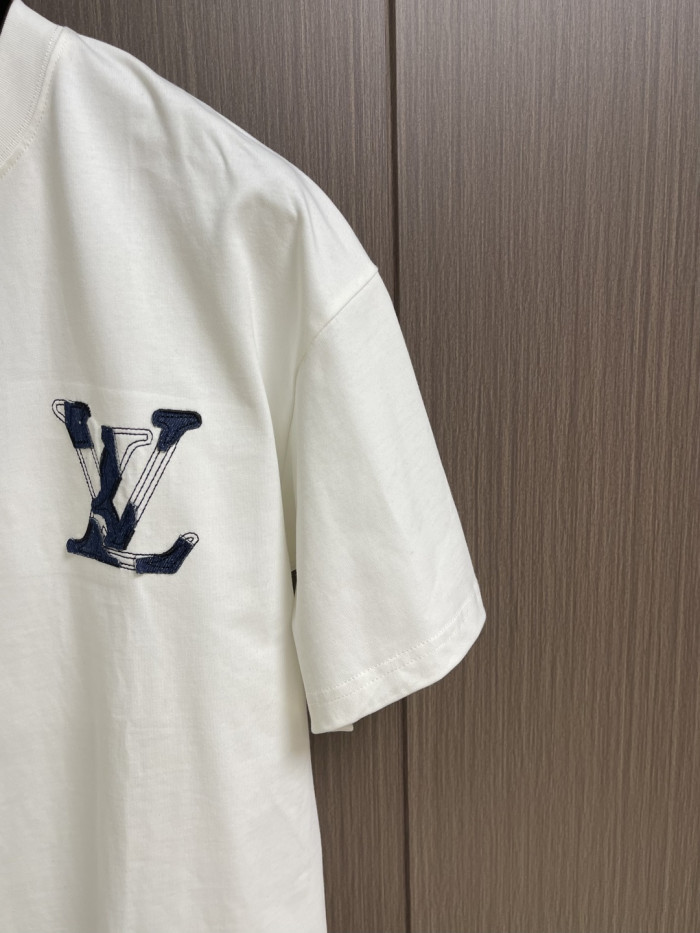 注目アイテム♡ 2026 ルイヴィトン 新作 半袖Tシャツ コピー
