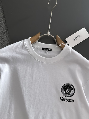 送料込 2026 ヴェルサーチェ 新作 半袖Tシャツ 偽物