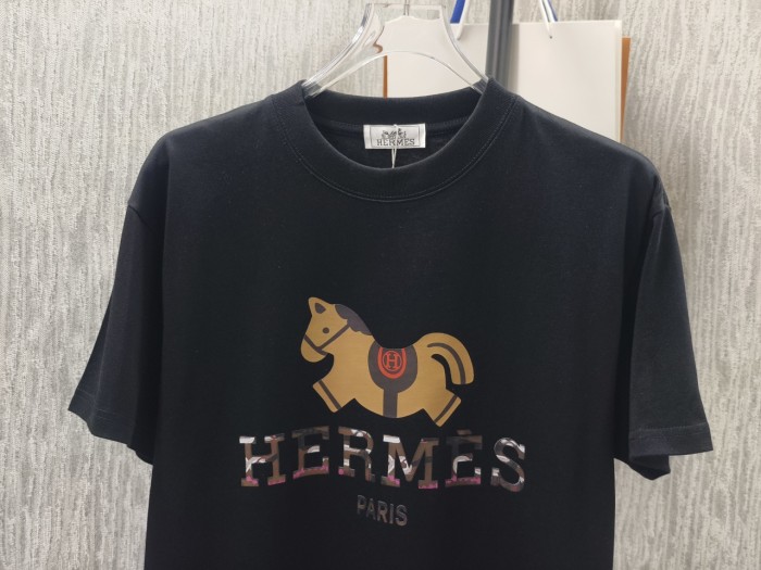 使い勝手良し 2026 エルメス 新作 半袖Tシャツ スーパーコピー