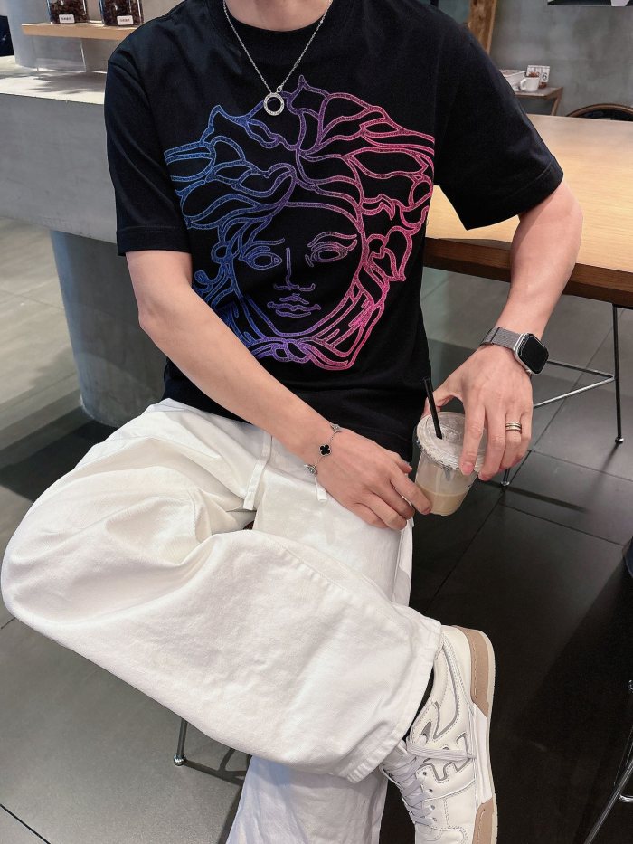 注目アイテム☆  2026 ヴェルサーチェ 新作 半袖Tシャツ コピー