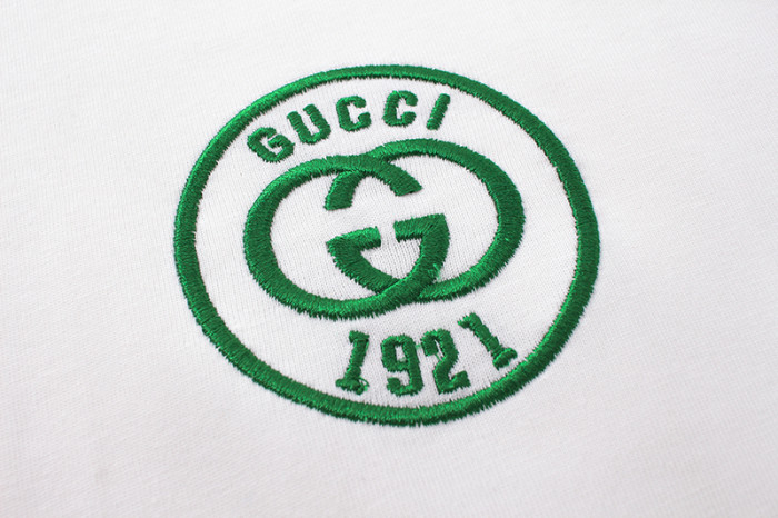 目を惹くカラー 2026 グッチ 新作 半袖Tシャツ スーパーコピー