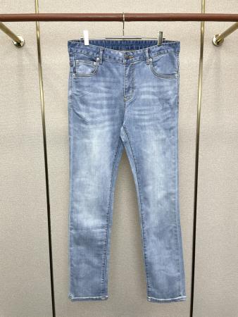 目を惹くカラー 2026 グッチ 新作 ジーンズ スーパーコピー