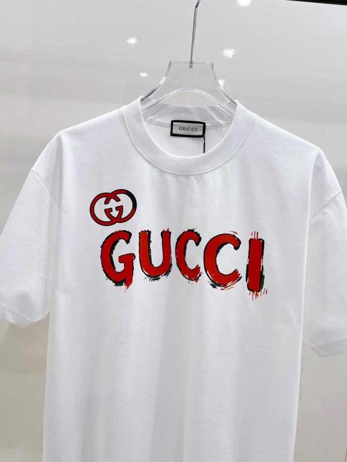 送料込 2026 グッチ 新作 半袖Tシャツ コピー
