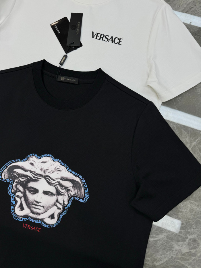 累積売上総額第１位！ 2026 ヴェルサーチェ 新作 半袖Tシャツ スーパーコピー
