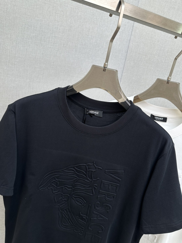 世界中で大人気♪ 2026 ヴェルサーチェ 新作 半袖Tシャツ コピー