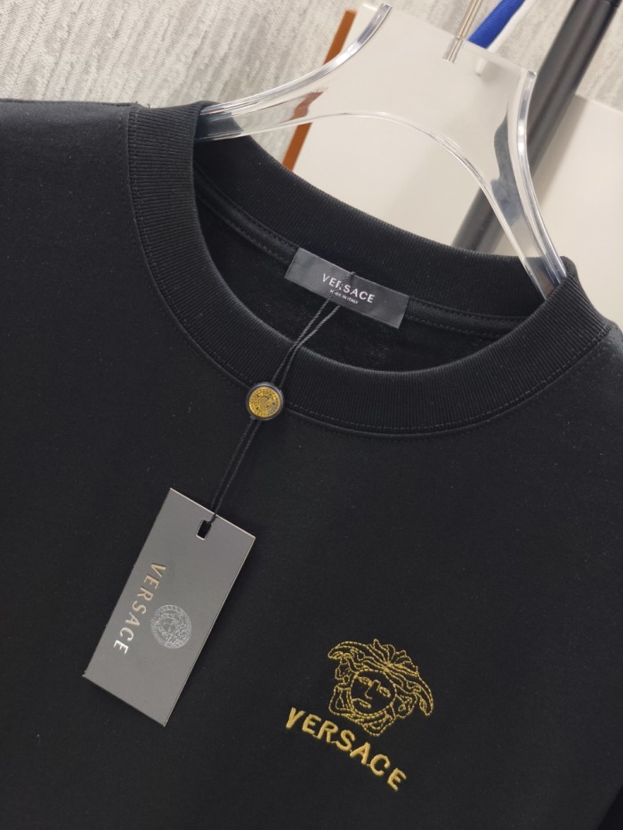 高品質 2026 ヴェルサーチェ 新作 半袖Tシャツ 偽物