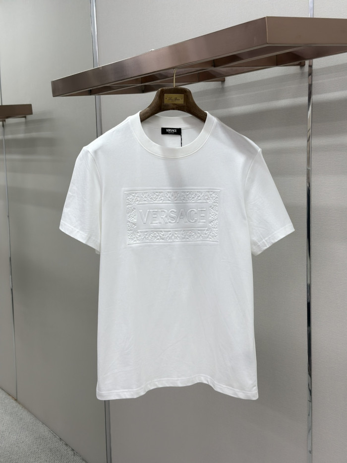 使い勝手良し 2026 ヴェルサーチェ 新作 半袖Tシャツ 偽物
