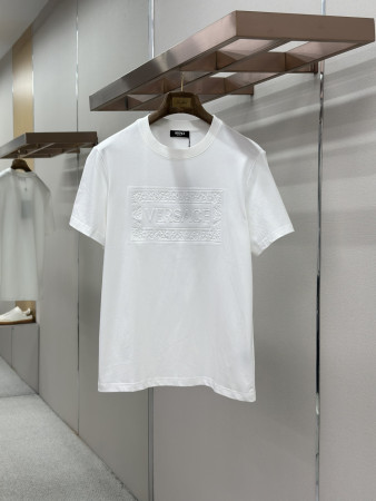 使い勝手良し 2026 ヴェルサーチェ 新作 半袖Tシャツ 偽物