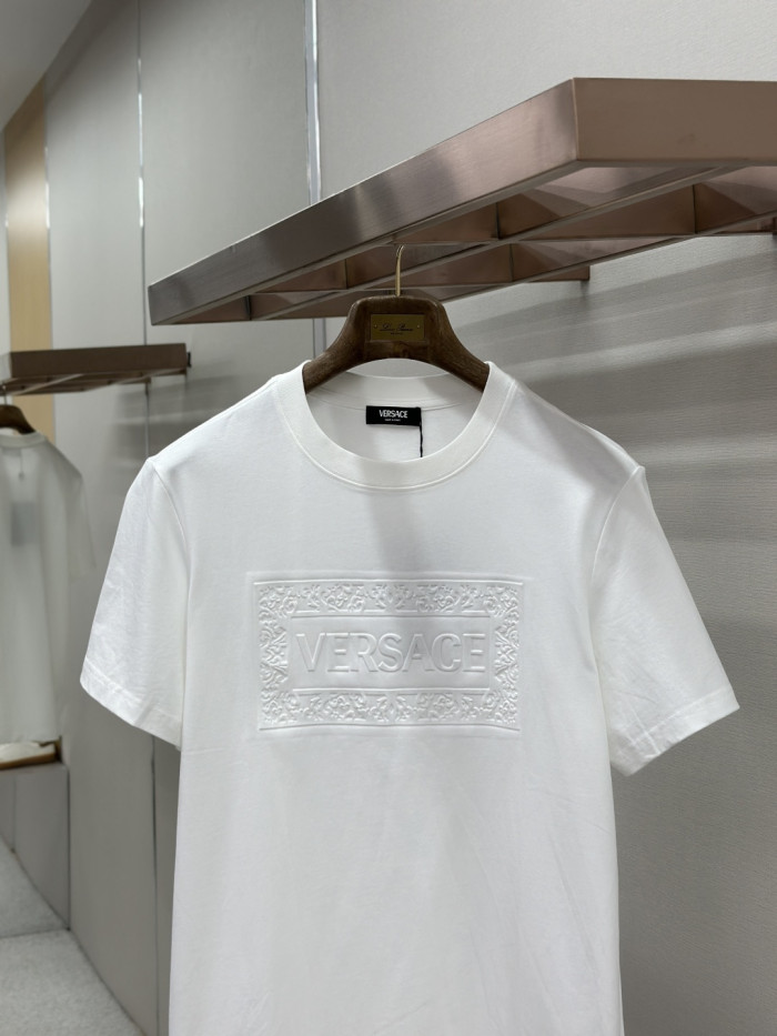 使い勝手良し 2026 ヴェルサーチェ 新作 半袖Tシャツ 偽物