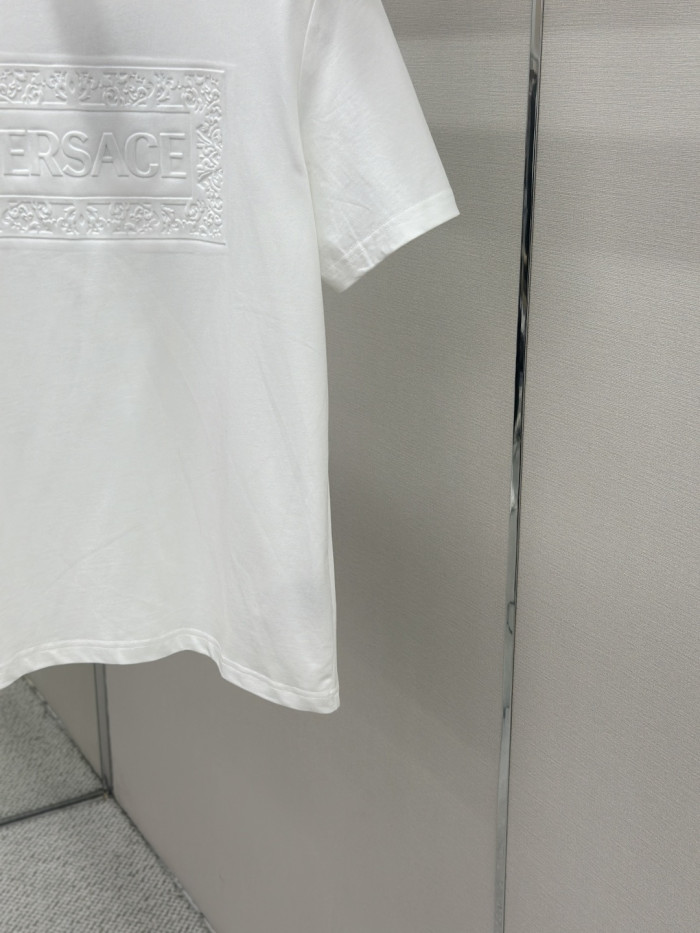 使い勝手良し 2026 ヴェルサーチェ 新作 半袖Tシャツ 偽物