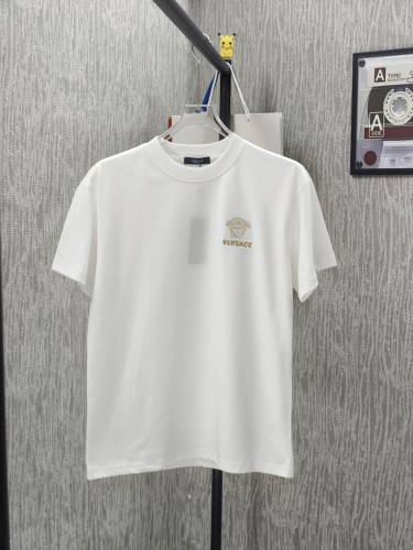 送料込 2026 ヴェルサーチェ 新作 半袖Tシャツ コピー