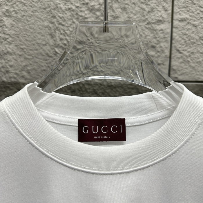超希少！2026 グッチ 新作 半袖Tシャツ 偽物