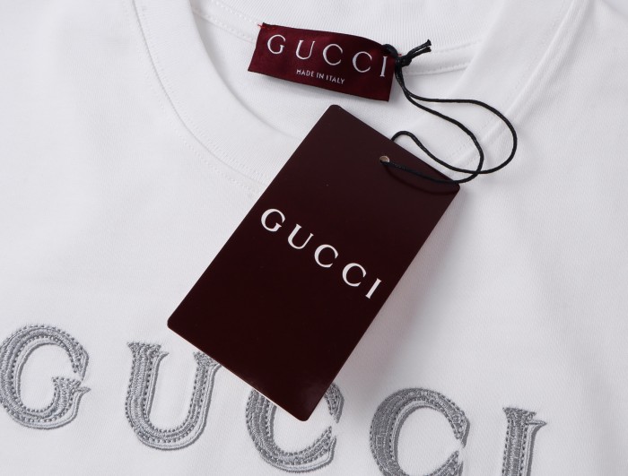 肌触り最高な 2026 グッチ 新作 半袖Tシャツ 偽物