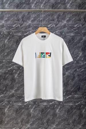 注目度抜群！ 2026 フェンディ 新作 半袖Tシャツ 偽物