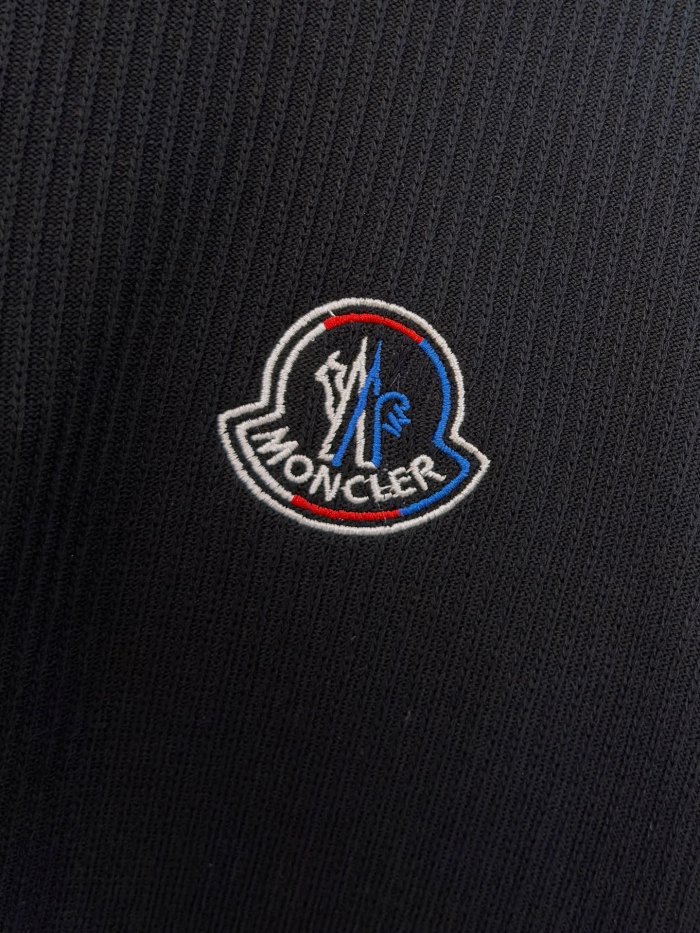 すぐ届く 2026 モンクレール 新作 半袖Tシャツ 偽物