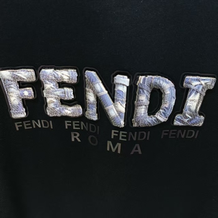 人気急上昇新作 2026 フェンディ 新作 半袖Tシャツ コピー