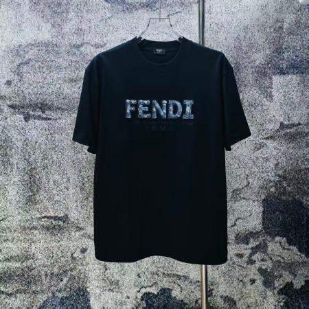 人気急上昇新作 2026 フェンディ 新作 半袖Tシャツ コピー