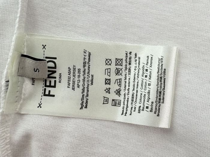 最安値挑戦 2026 フェンディ 新作 半袖Tシャツ 偽物