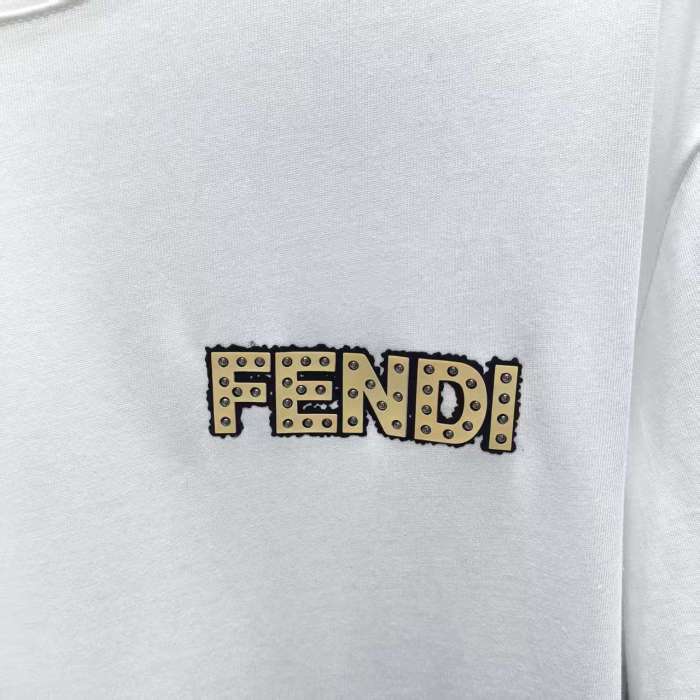 すぐ届く 2026 フェンディ 新作 半袖Tシャツ コピー