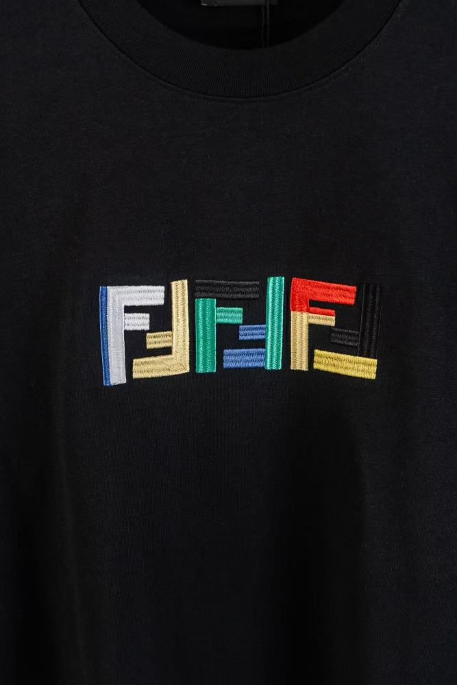 即発送！ 2026 フェンディ 新作 半袖Tシャツ スーパーコピー