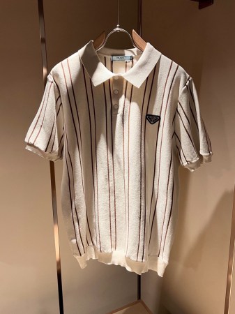 完売必至 ★ 2026 プラダ 新作 半袖Tシャツ 偽物