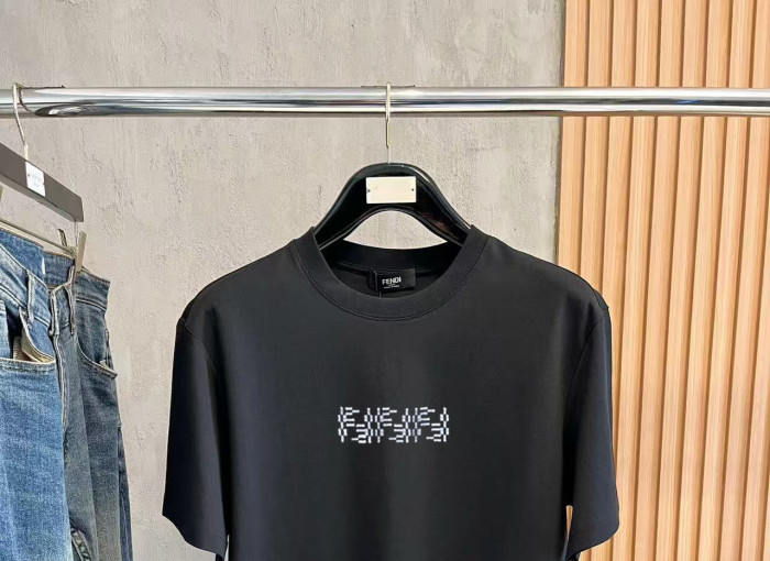 完売必至 2026 フェンディ 新作 半袖Tシャツ スーパーコピー