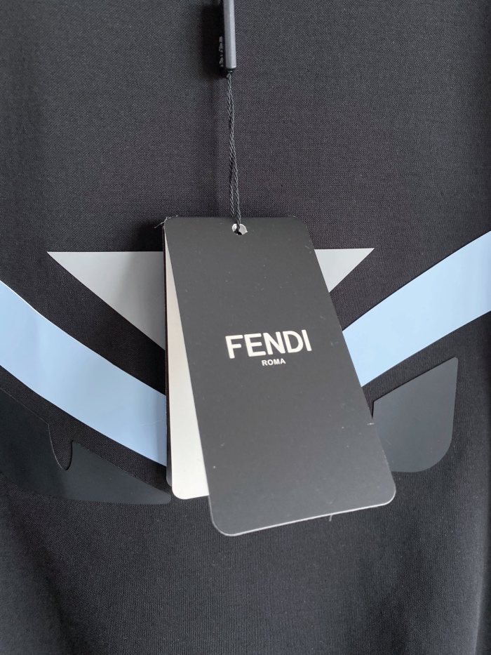 おすすめ 2026 フェンディ 新作 半袖Tシャツ コピー