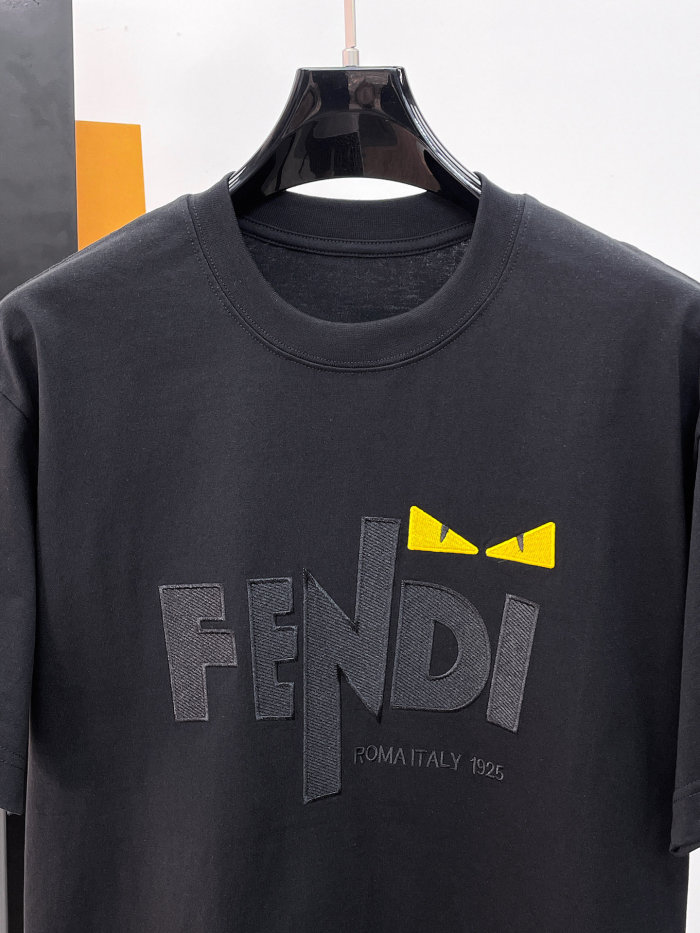 世界中で大人気♪ 2026 フェンディ 新作 半袖Tシャツ コピー