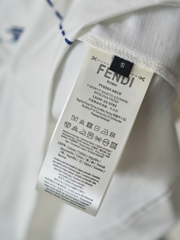 絶対欲しい！ 2026 フェンディ 新作 半袖Tシャツ コピー