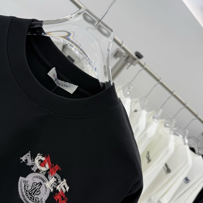 送料込 2026 モンクレール 新作 半袖Tシャツ 偽物