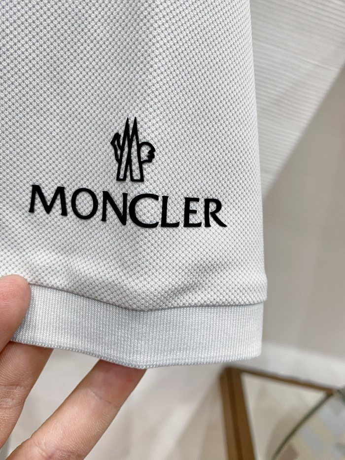 世界中で大人気♪ 2026 モンクレール 新作 半袖Tシャツ 偽物