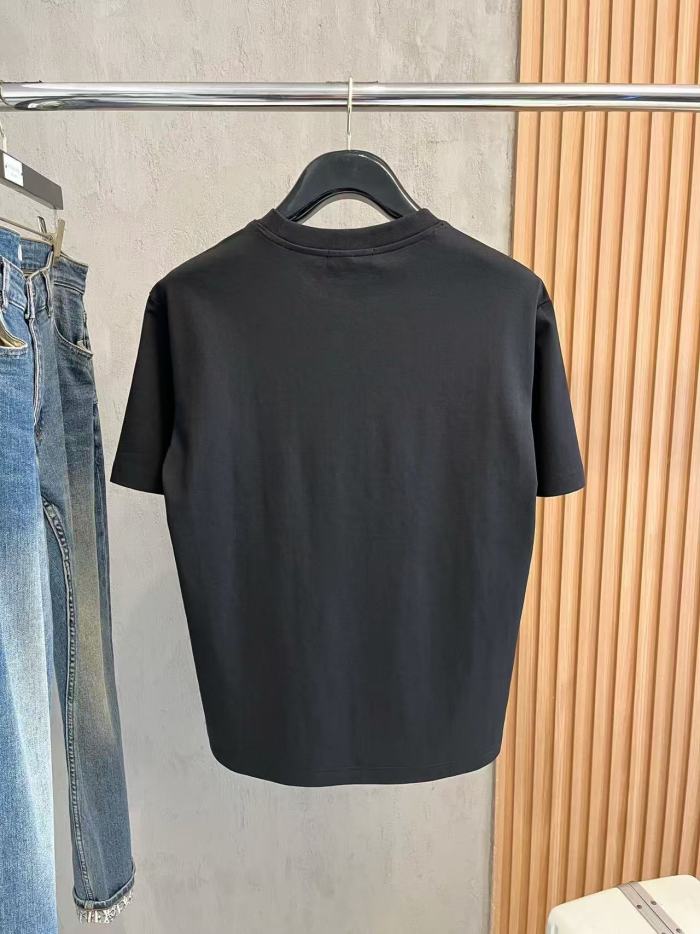 絶対欲しい！ 2026 フェンディ 新作 半袖Tシャツ コピー