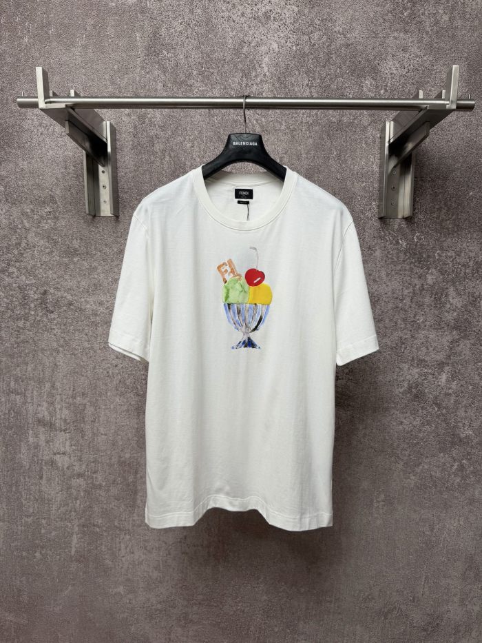 日本未入荷 2026 フェンディ 新作 半袖Tシャツ スーパーコピー