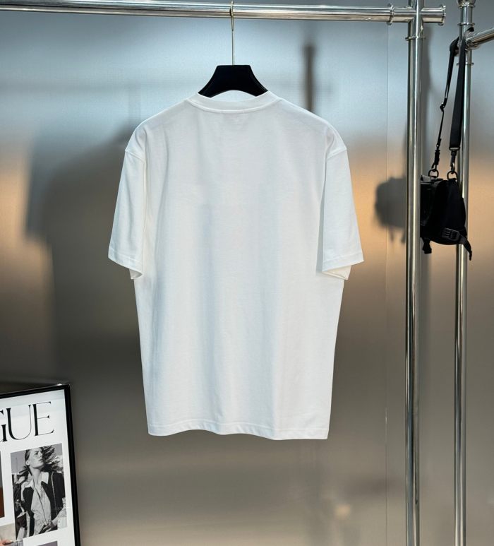 ★日本!!人気！ 2026 フェンディ 新作 半袖Tシャツ コピー