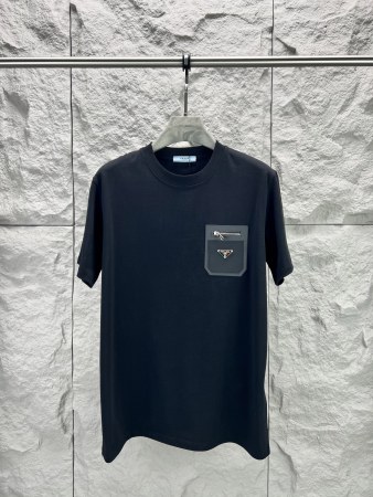 送料込 2026 プラダ 新作 半袖Tシャツ 偽物