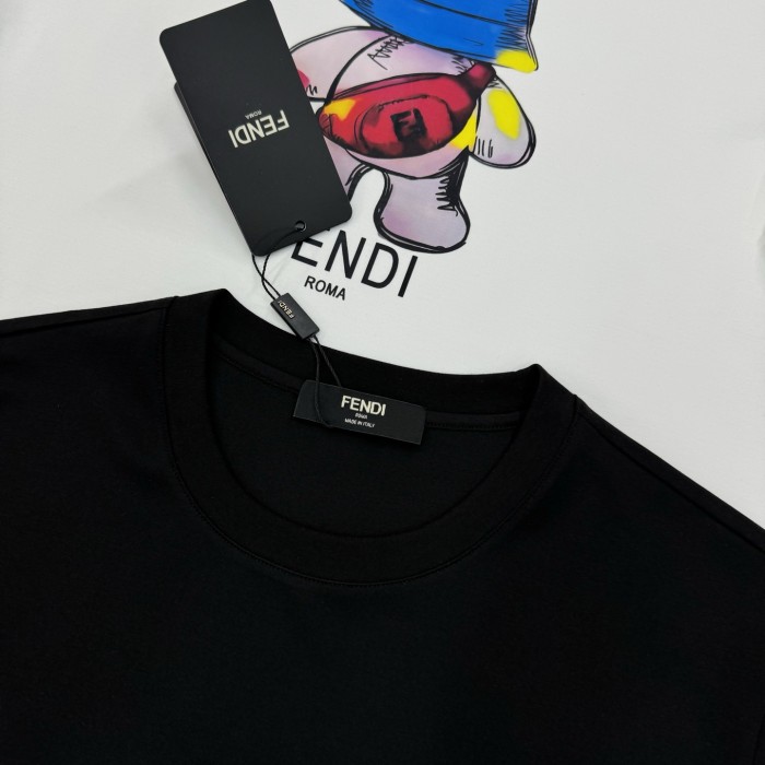 超希少！ 2026 フェンディ 新作 半袖Tシャツ スーパーコピー