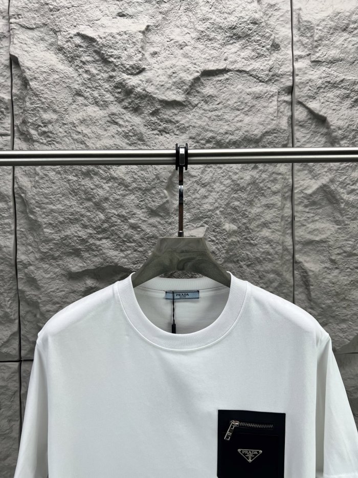 高品質 2026 プラダ 新作 半袖Tシャツ スーパーコピー
