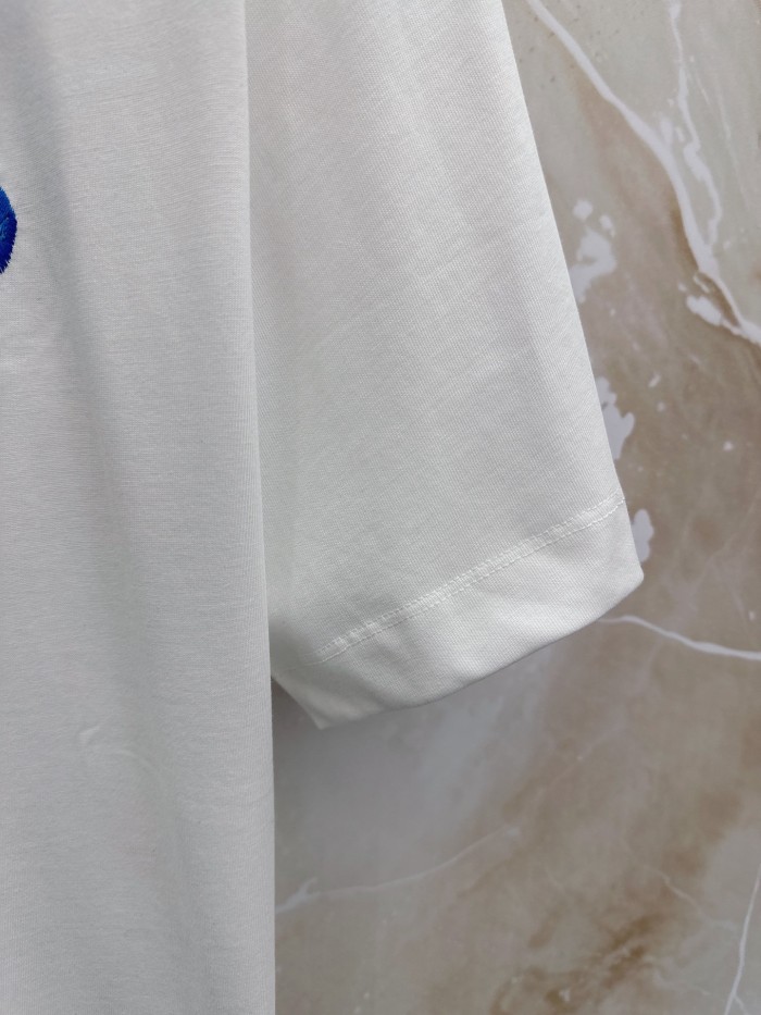 【使い勝手抜群】 2026 フェンディ 新作 半袖Tシャツ 偽物