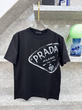 一目惚れ♪ 2026 プラダ 新作 半袖Tシャツ コピー 2色