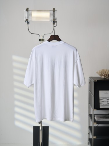 使い勝手良 2026 プラダ 新作 半袖Tシャツ コピー