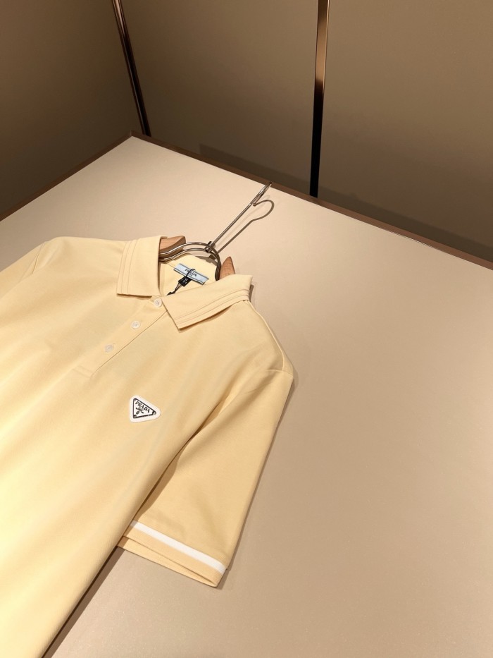 絶対欲しい！2026 プラダ 新作 半袖Tシャツ 偽物