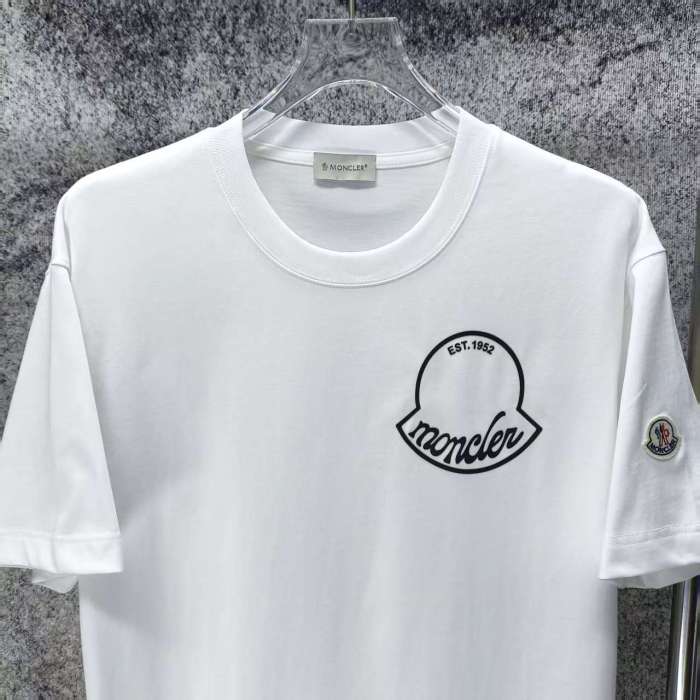 定番人気！2026 モンクレール 新作 半袖Tシャツ 偽物