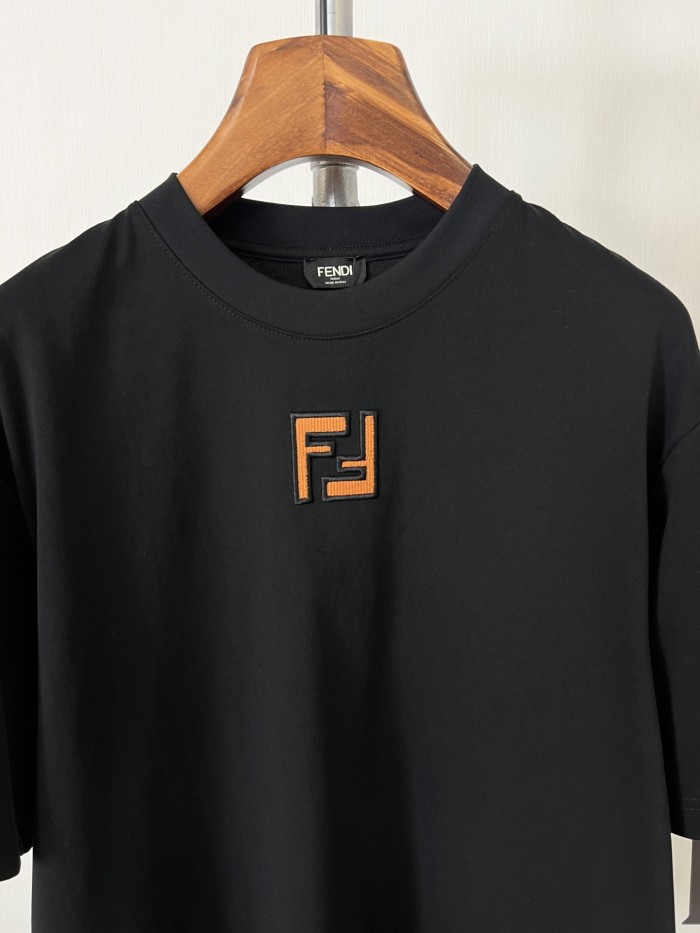 【大特価】 2026 フェンディ 新作 半袖Tシャツ コピー